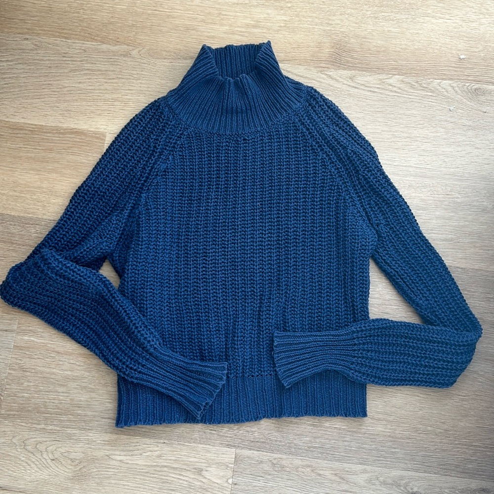 Faherty blue turtleneck sweater